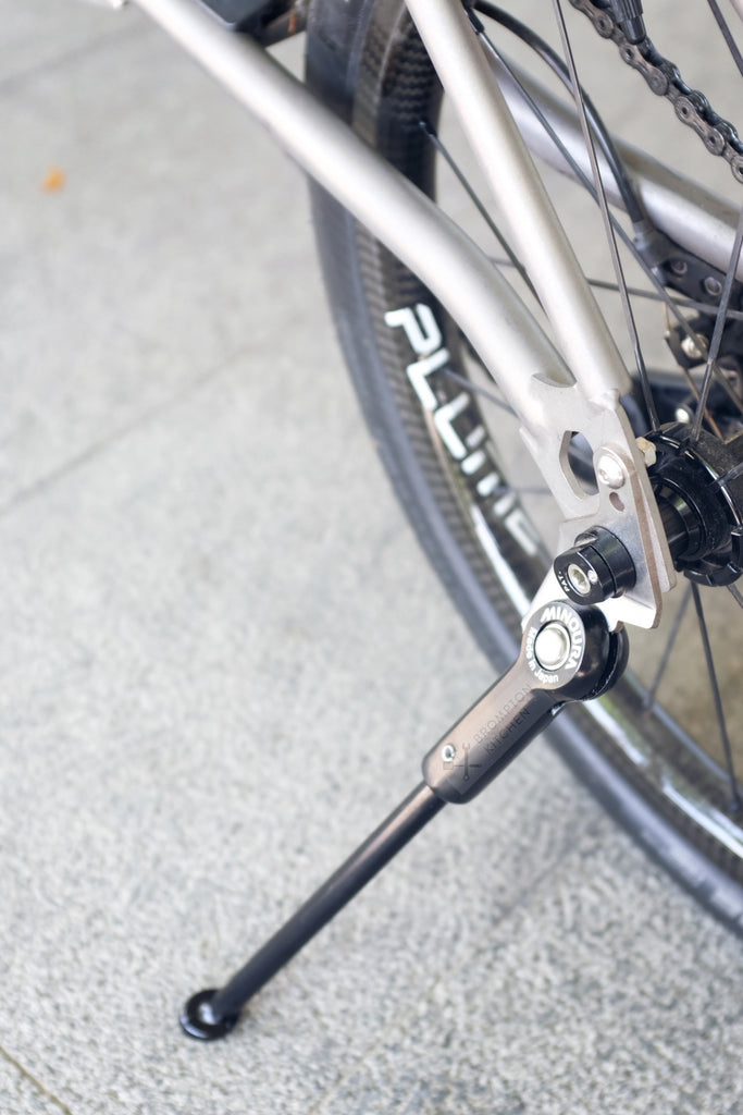 Minoura UF-8L Supporto Laterale Sinistro In Acciaio Per Rulli Training